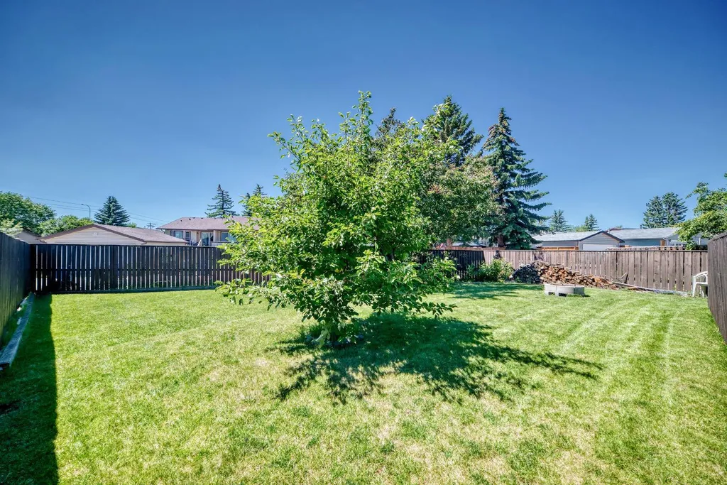 108 Falconridge Close NE Calgary AB T3J 1A7