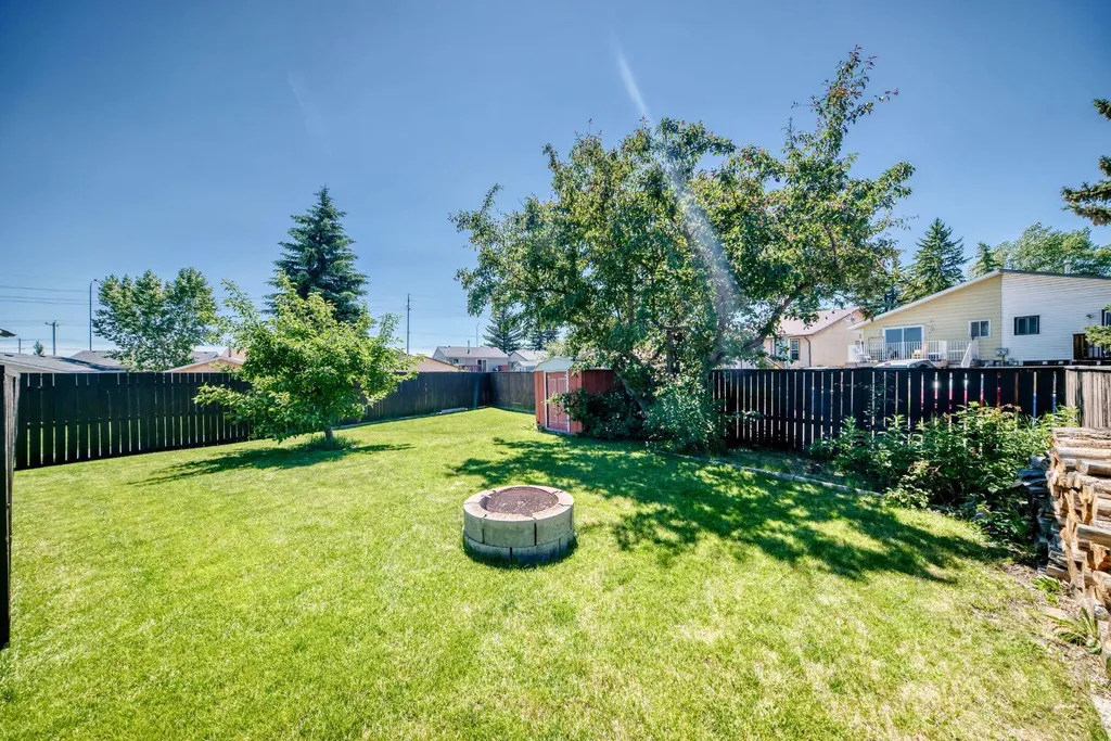 108 Falconridge Close NE Calgary AB T3J 1A7