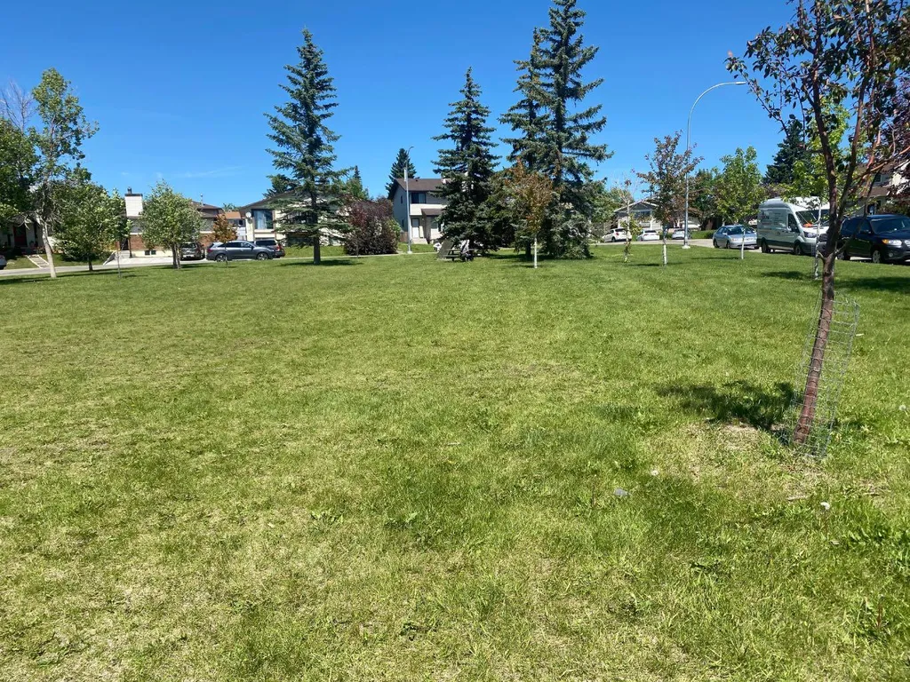108 Falconridge Close NE Calgary AB T3J 1A7