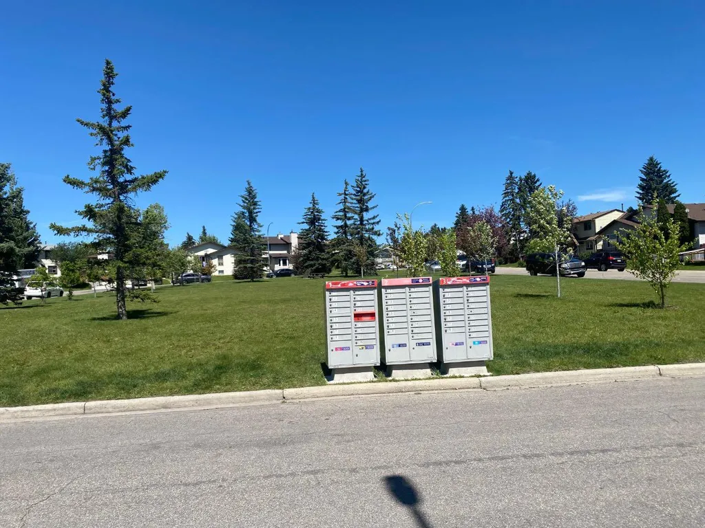 108 Falconridge Close NE Calgary AB T3J 1A7