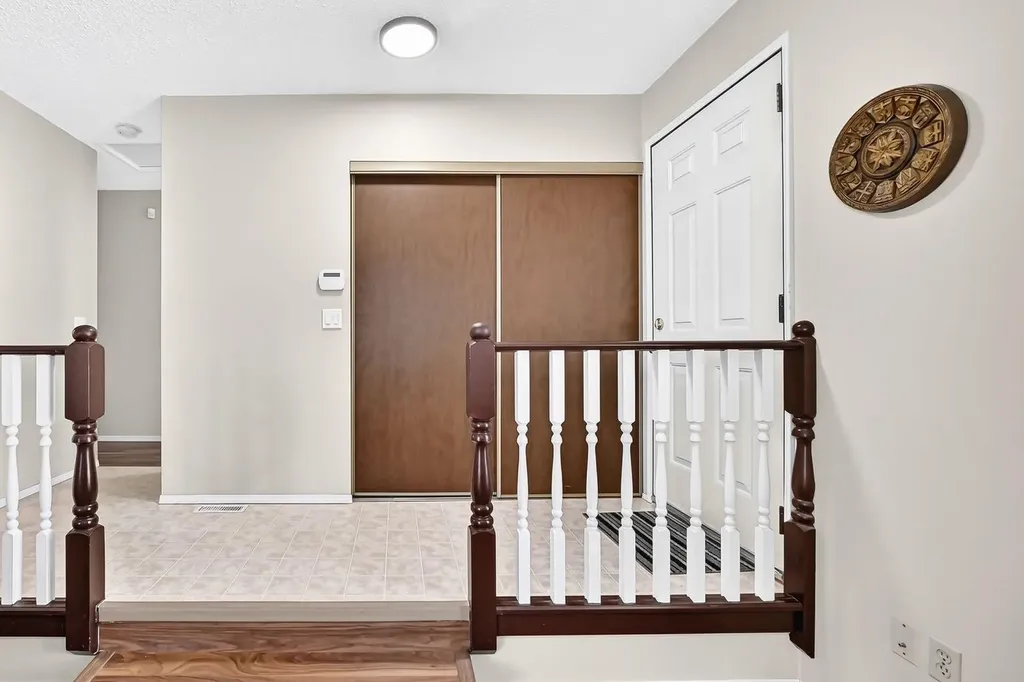 108 Falconridge Close NE Calgary AB T3J 1A7