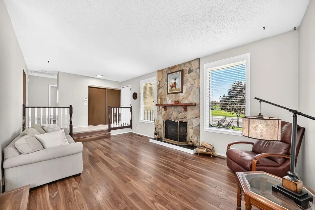 108 Falconridge Close NE Calgary AB T3J 1A7