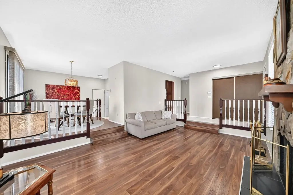 108 Falconridge Close NE Calgary AB T3J 1A7