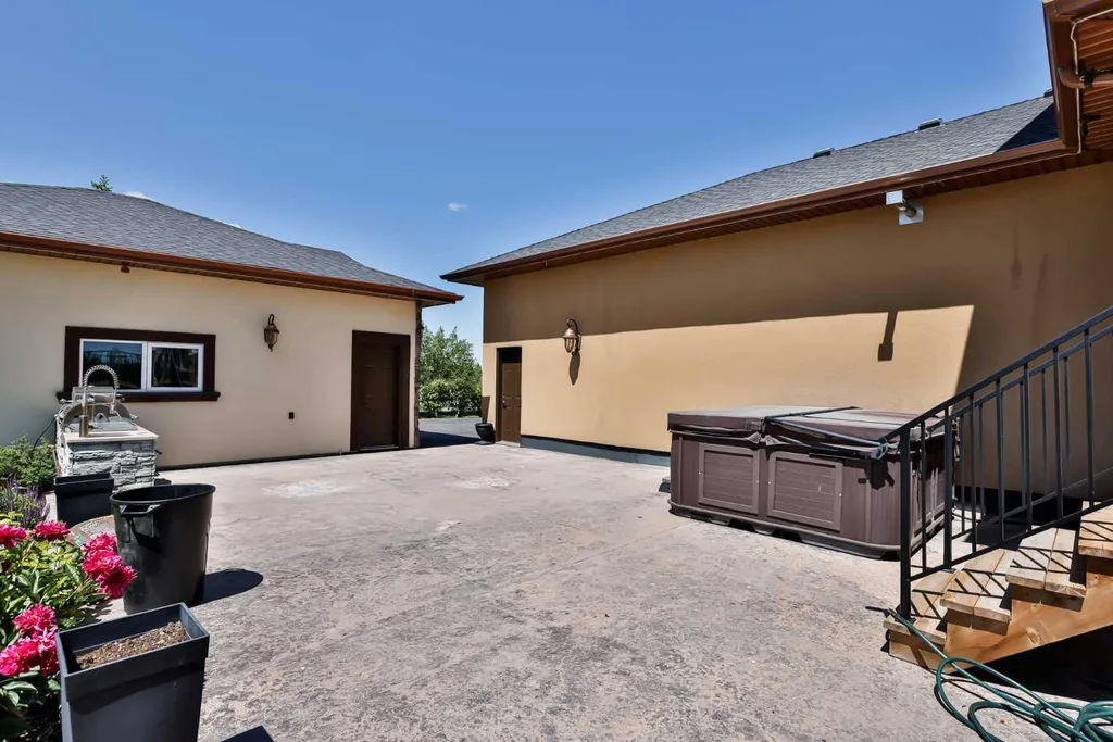 205019 Twp Road 6-1b Raymond AB T0K 2S0