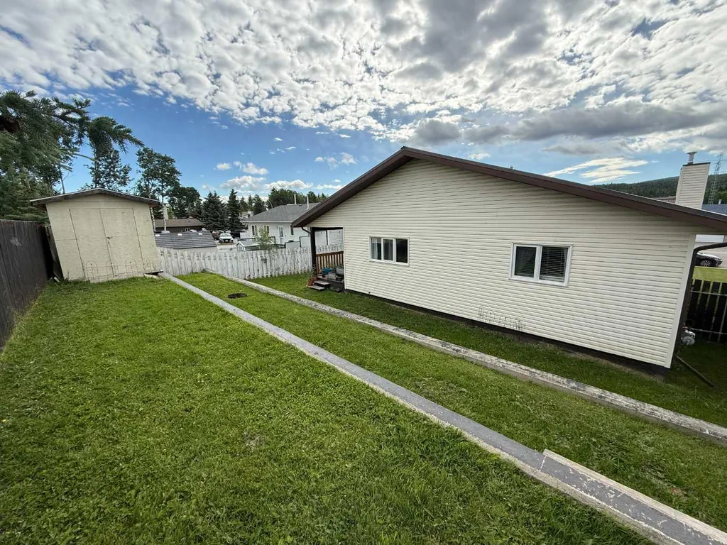 429 Collinge Road Hinton AB T7V1L1