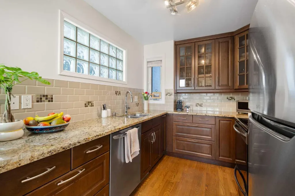 1629 29 Avenue SW Calgary AB T2T 1M6