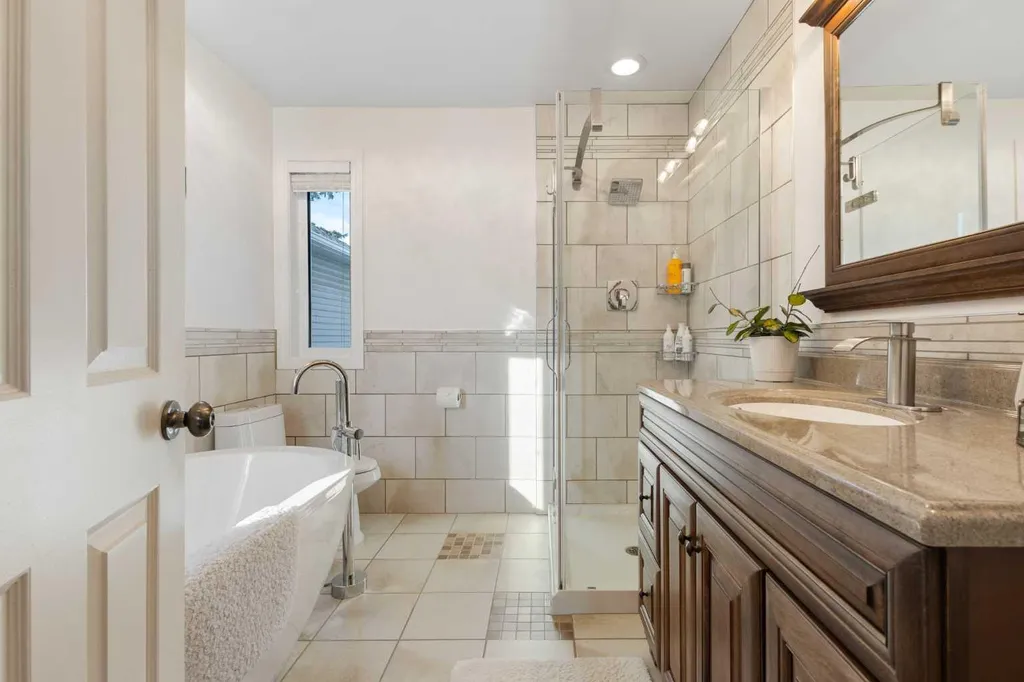 1629 29 Avenue SW Calgary AB T2T 1M6