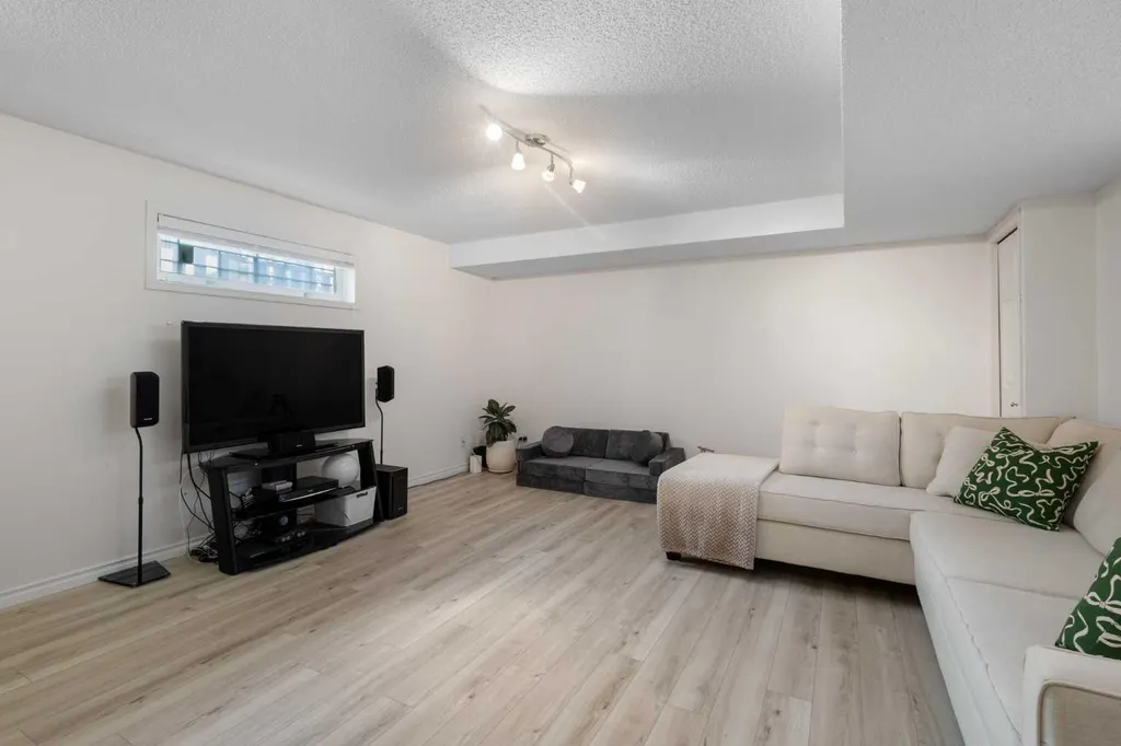 1629 29 Avenue SW Calgary AB T2T 1M6