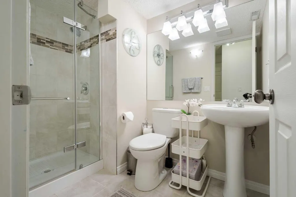 1629 29 Avenue SW Calgary AB T2T 1M6