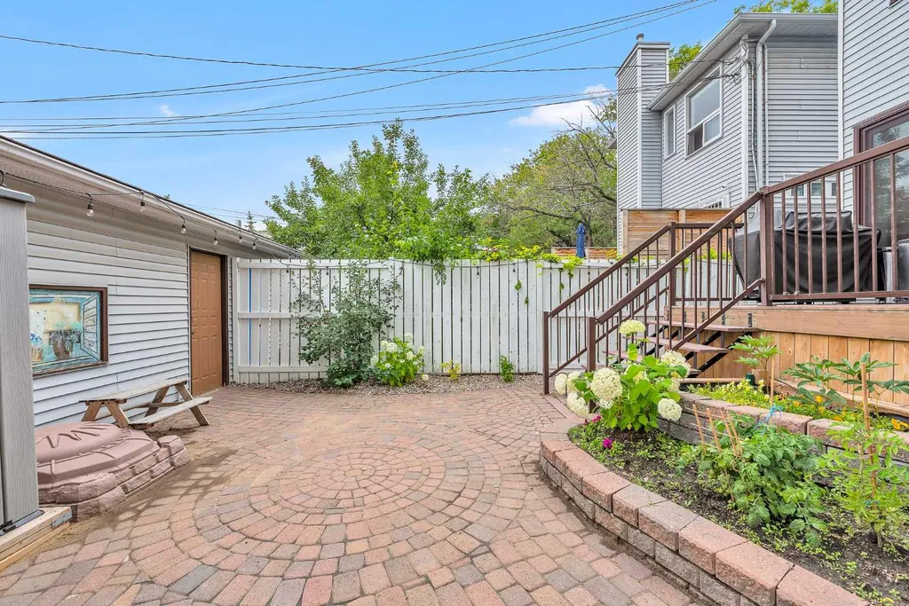 1629 29 Avenue SW Calgary AB T2T 1M6