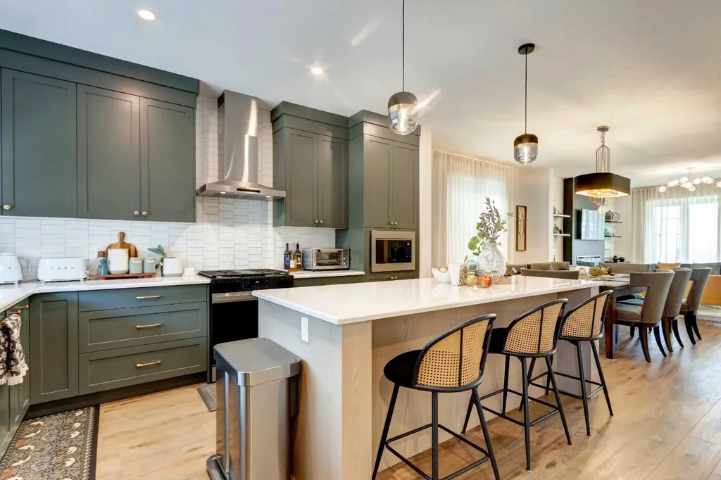 15033 37 Street SW Calgary AB T2Y0R5