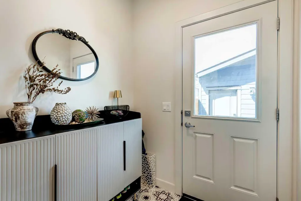 15033 37 Street SW Calgary AB T2Y0R5