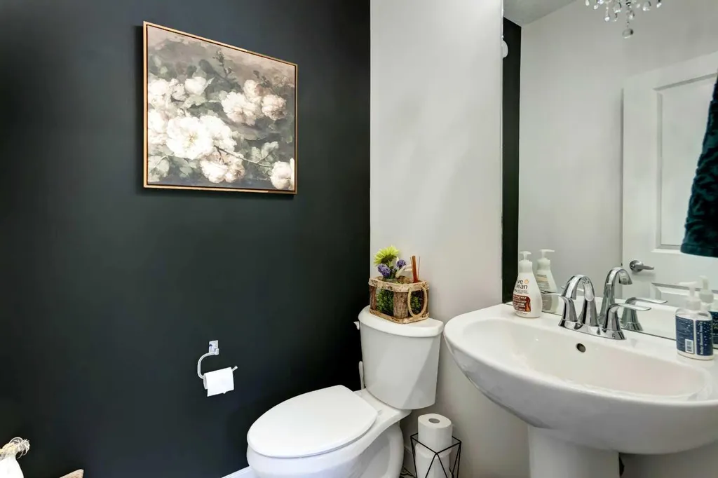 15033 37 Street SW Calgary AB T2Y0R5