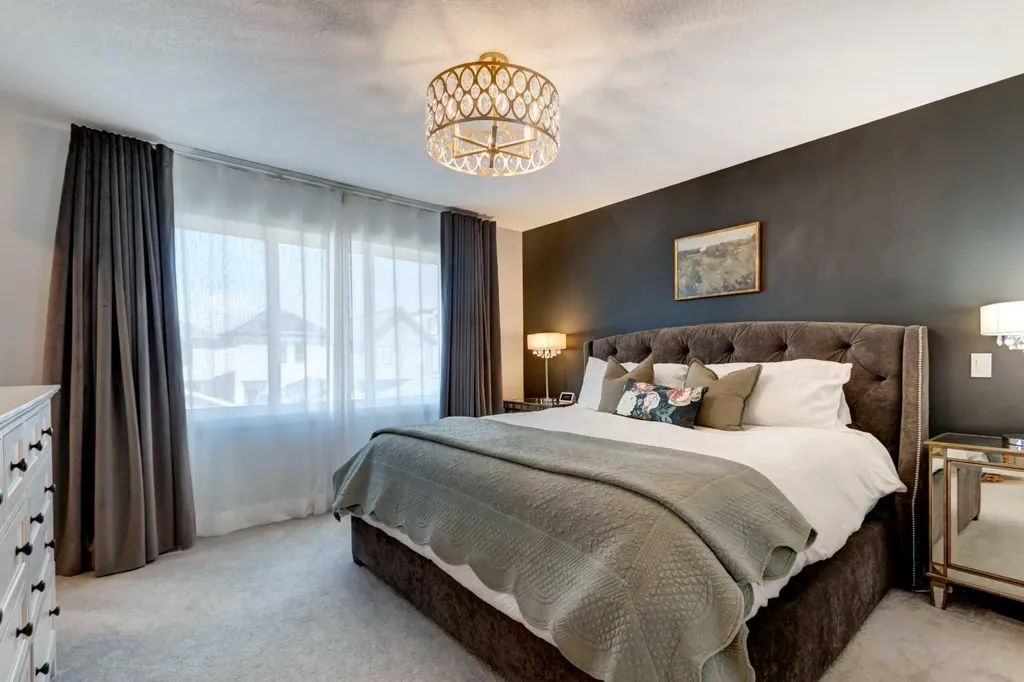15033 37 Street SW Calgary AB T2Y0R5