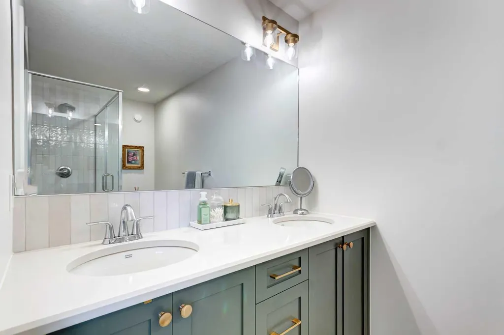 15033 37 Street SW Calgary AB T2Y0R5