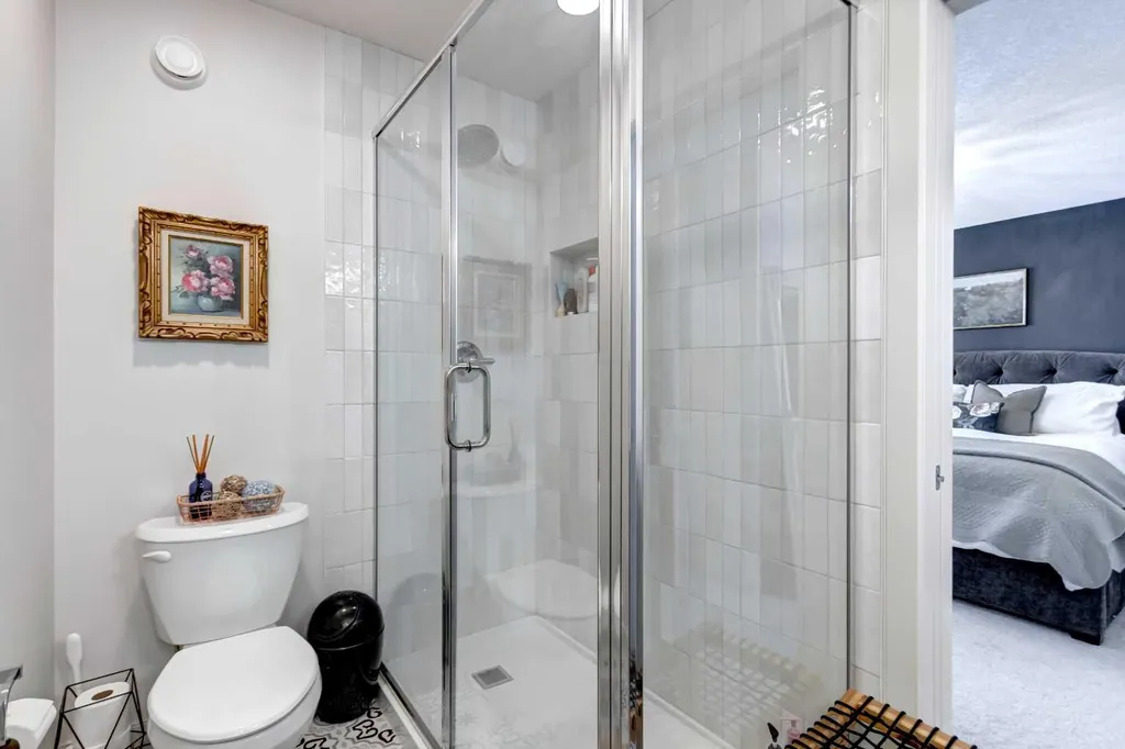 15033 37 Street SW Calgary AB T2Y0R5