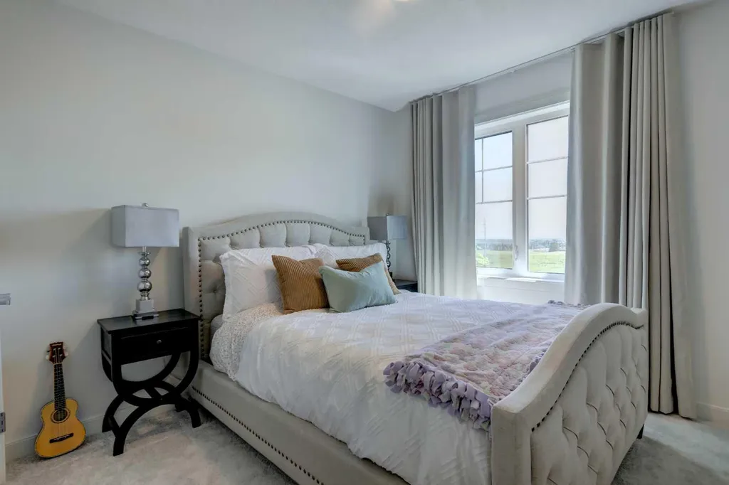 15033 37 Street SW Calgary AB T2Y0R5