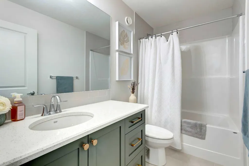15033 37 Street SW Calgary AB T2Y0R5