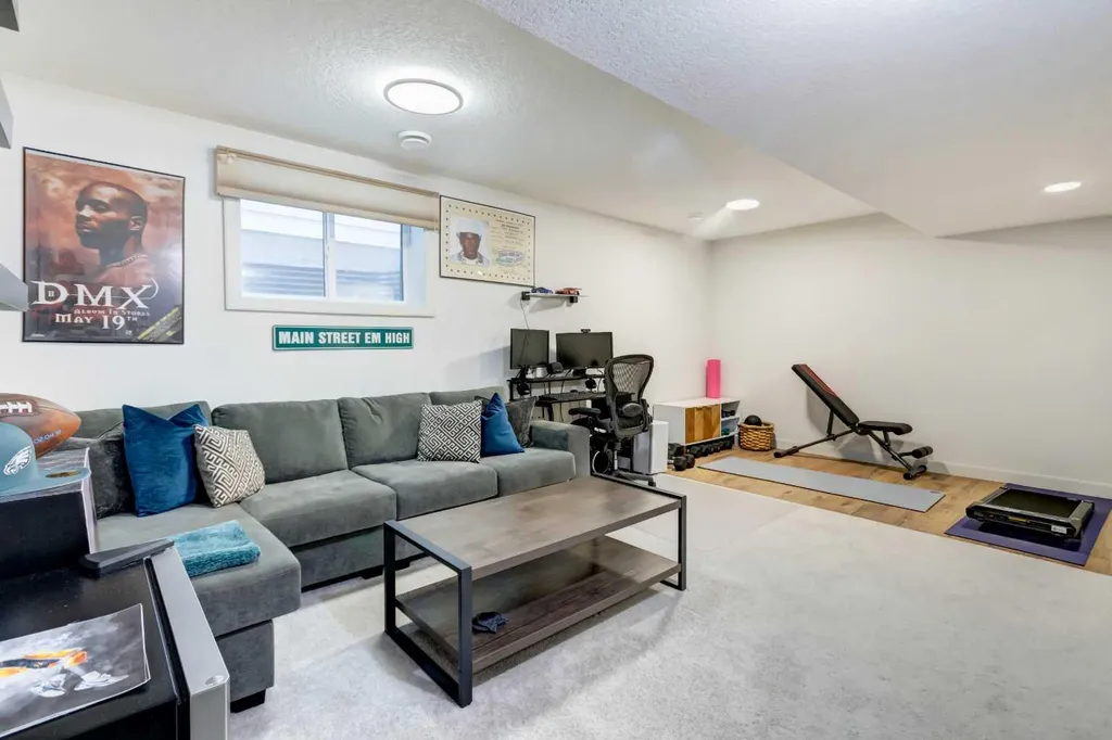 15033 37 Street SW Calgary AB T2Y0R5