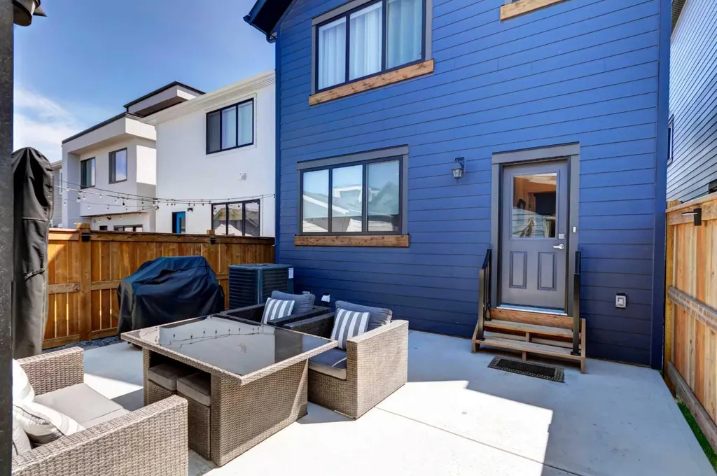 15033 37 Street SW Calgary AB T2Y0R5
