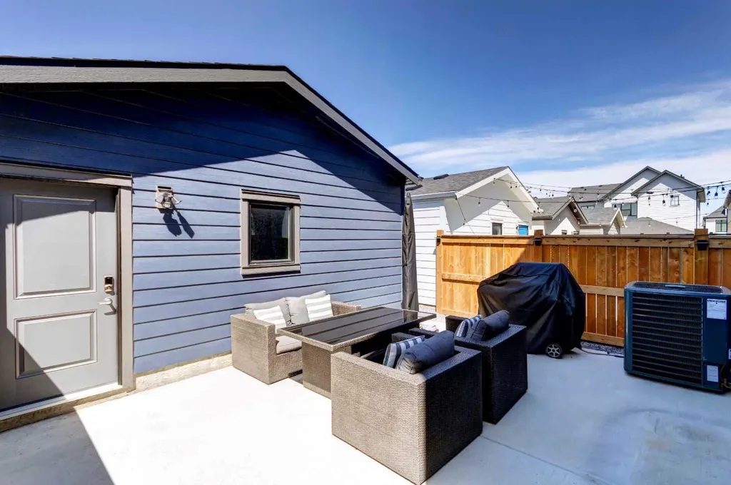 15033 37 Street SW Calgary AB T2Y0R5