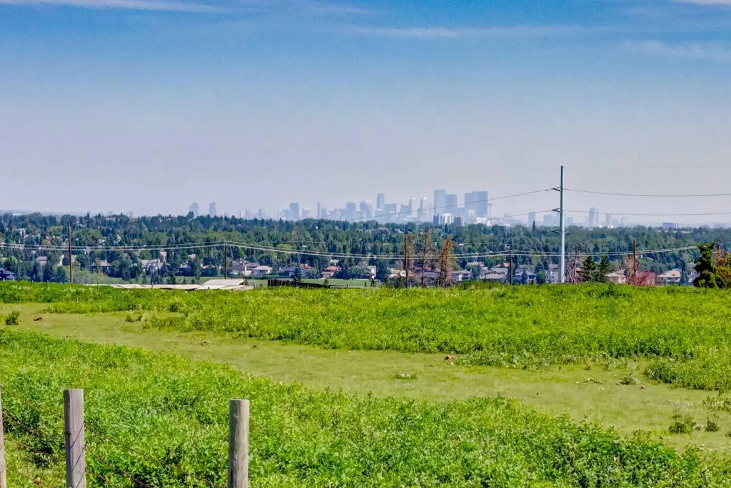 15033 37 Street SW Calgary AB T2Y0R5