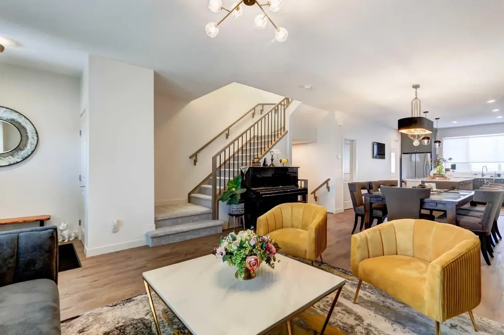 15033 37 Street SW Calgary AB T2Y0R5
