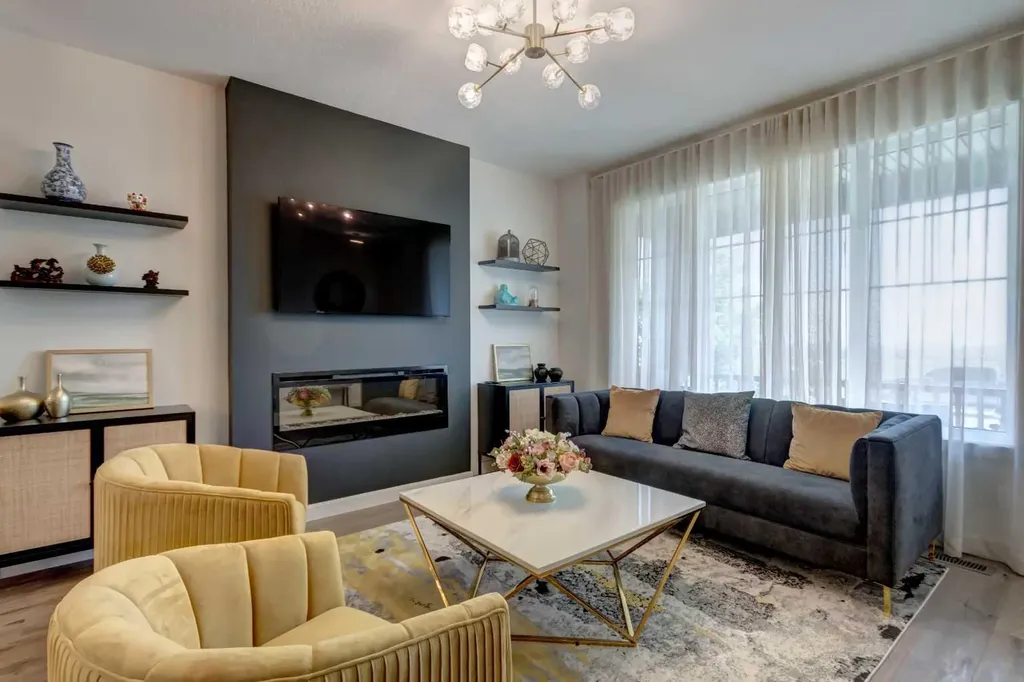 15033 37 Street SW Calgary AB T2Y0R5