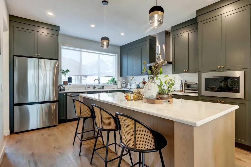 15033 37 Street SW Calgary AB T2Y0R5