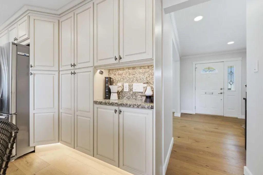 20 Mapleglade Close SE Calgary AB T2J 2G9