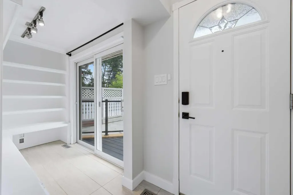20 Mapleglade Close SE Calgary AB T2J 2G9
