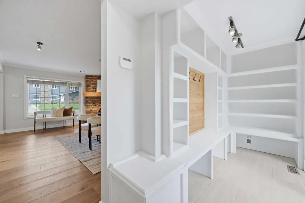 20 Mapleglade Close SE Calgary AB T2J 2G9