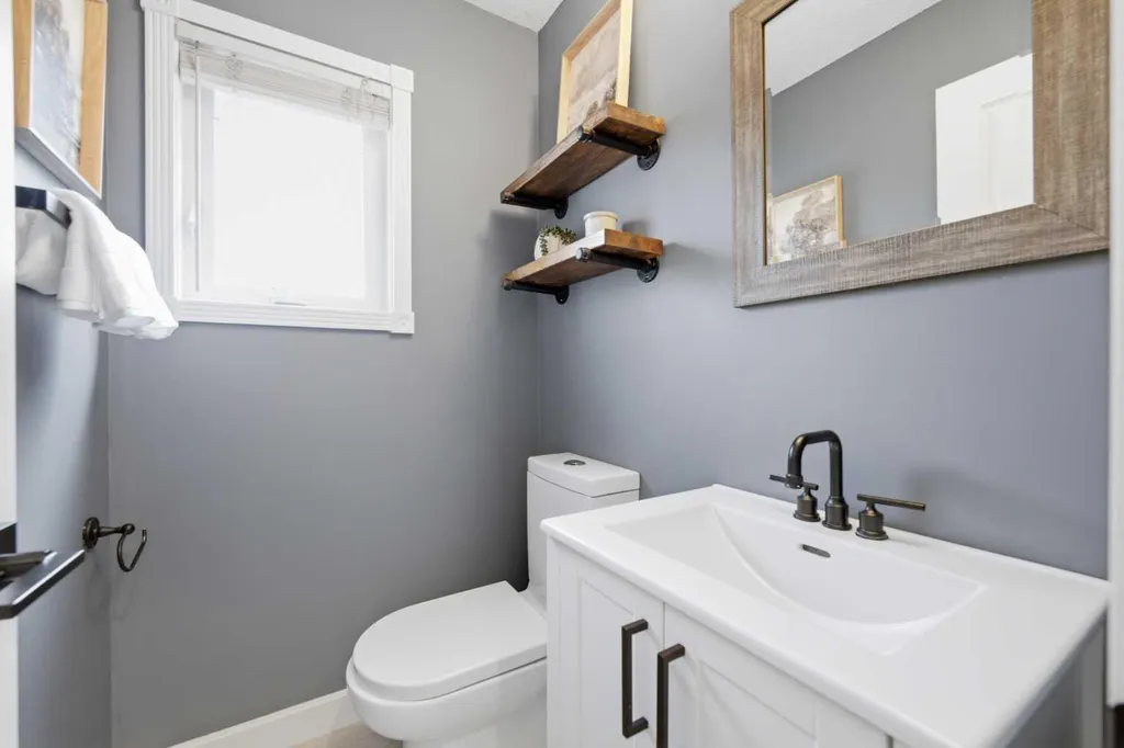 20 Mapleglade Close SE Calgary AB T2J 2G9