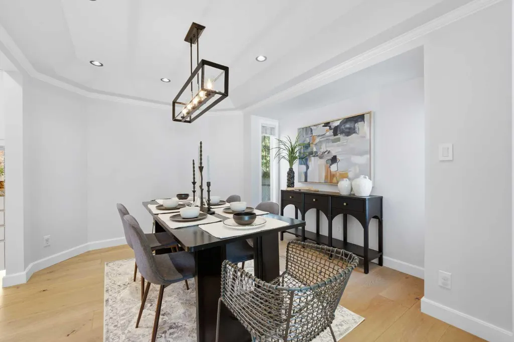 20 Mapleglade Close SE Calgary AB T2J 2G9