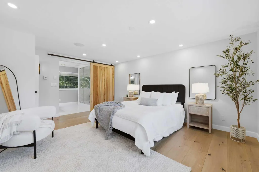 20 Mapleglade Close SE Calgary AB T2J 2G9