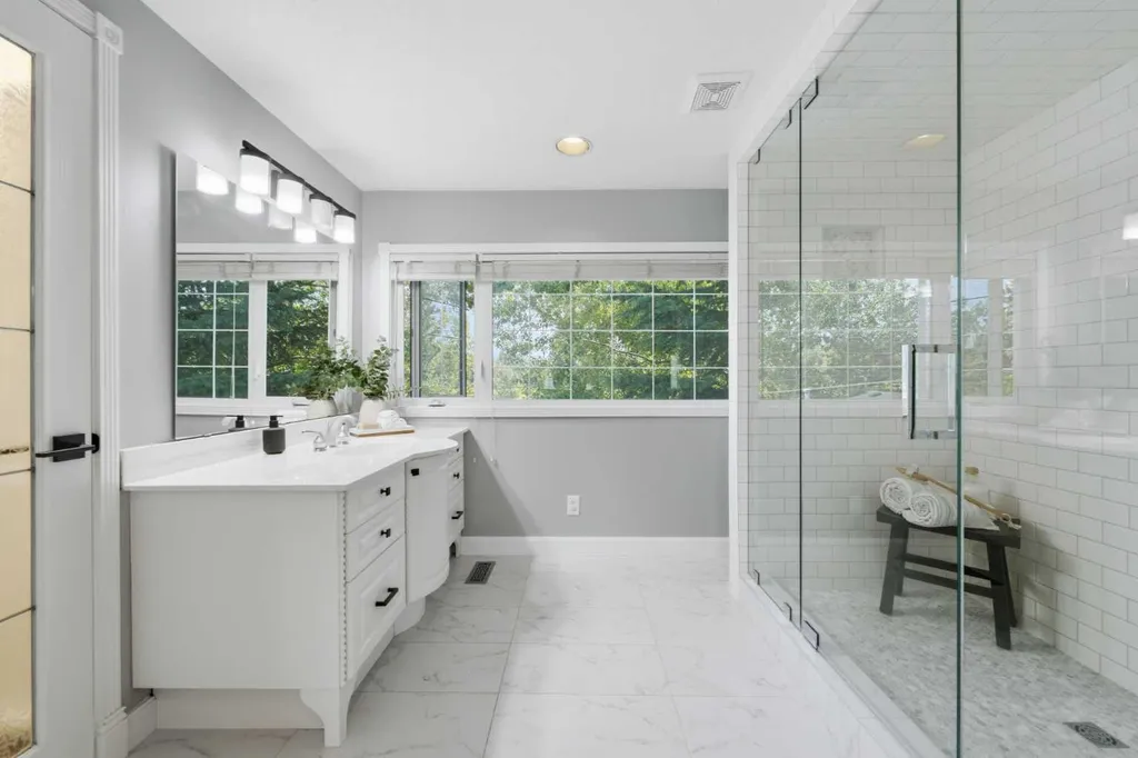 20 Mapleglade Close SE Calgary AB T2J 2G9