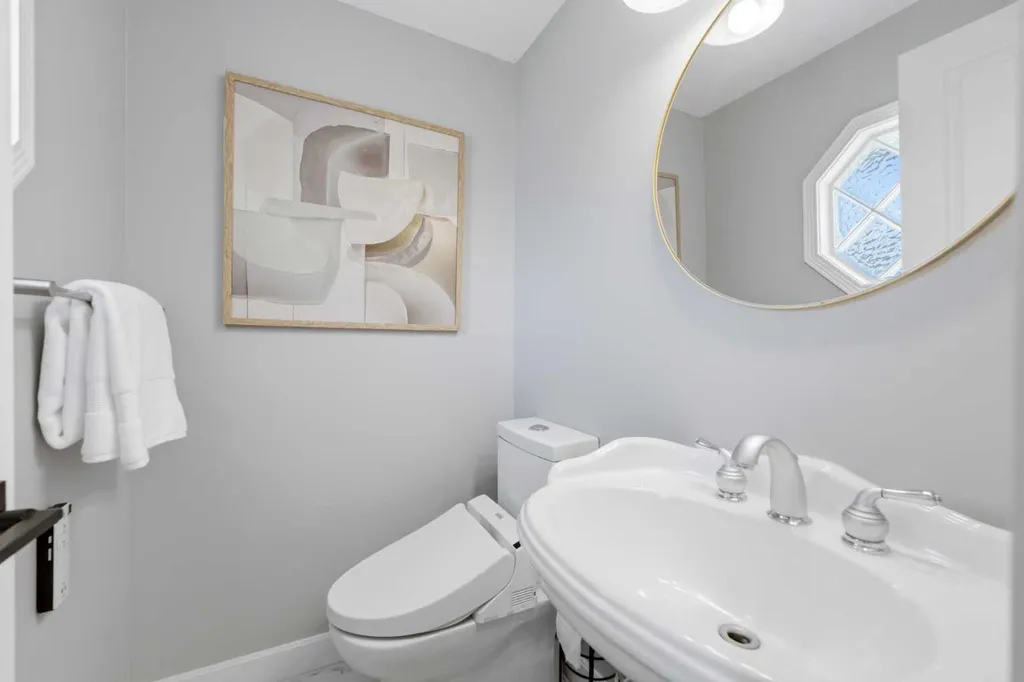 20 Mapleglade Close SE Calgary AB T2J 2G9