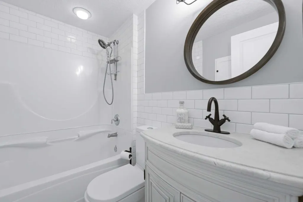 20 Mapleglade Close SE Calgary AB T2J 2G9