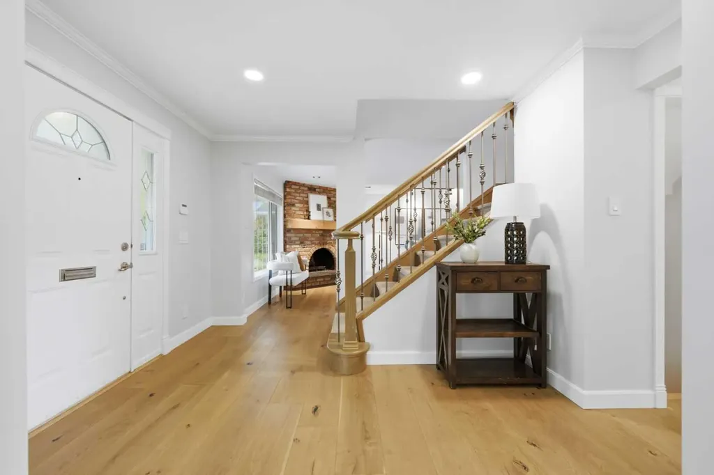 20 Mapleglade Close SE Calgary AB T2J 2G9
