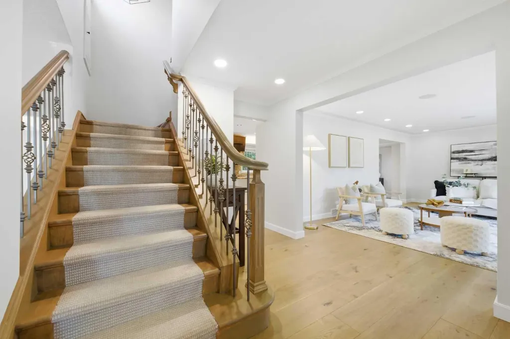 20 Mapleglade Close SE Calgary AB T2J 2G9