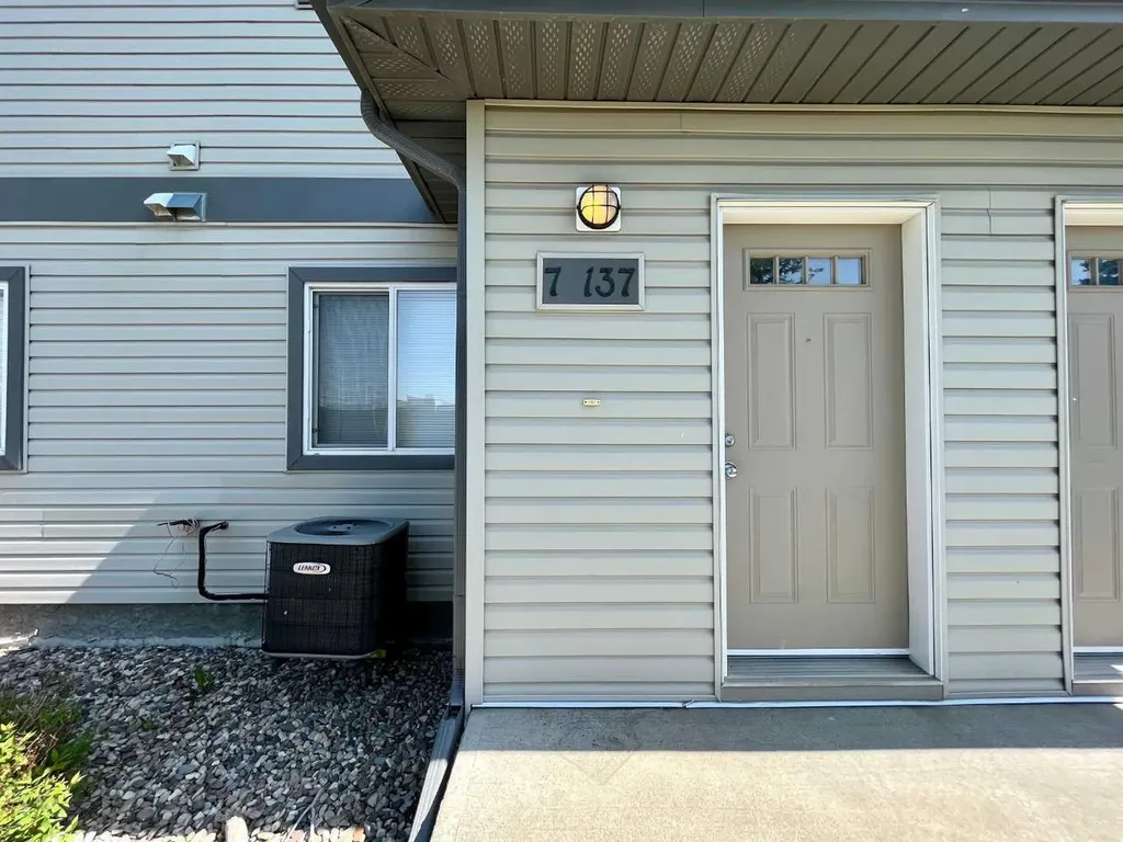 137 Silkstone Road W Lethbridge AB T1J3H6