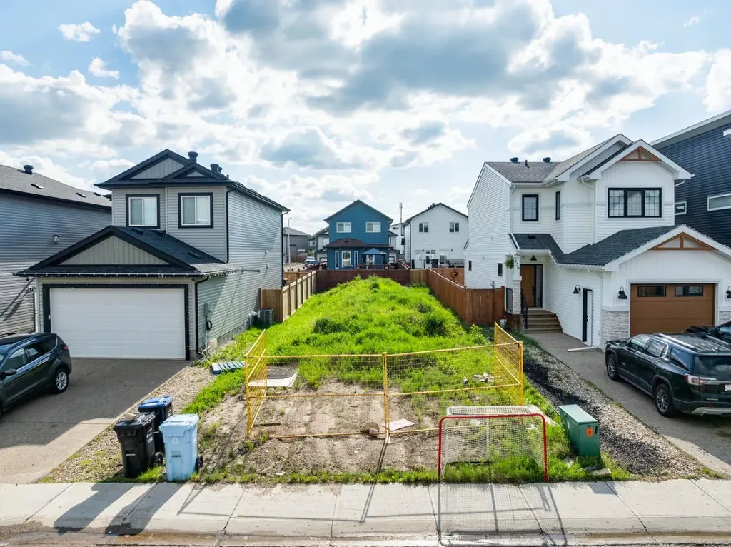 137 Aldergrove Avenue Fort Mcmurray AB T9J1E2