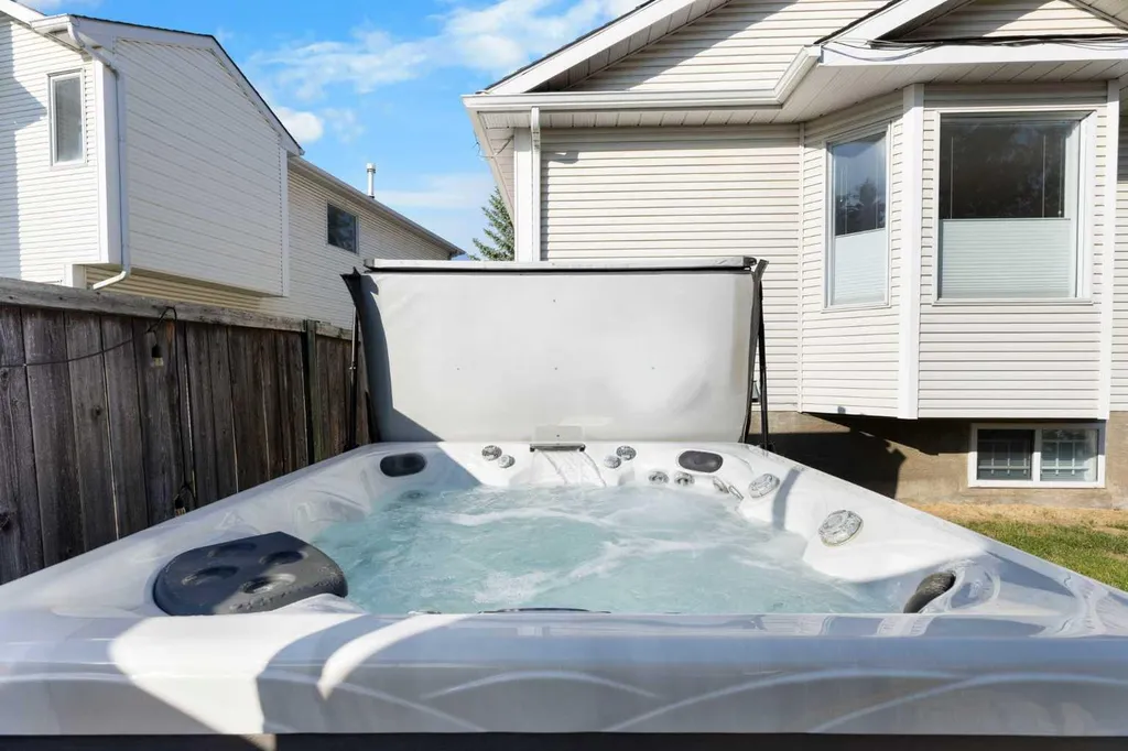 60 River Rock Circle SE Calgary AB T2C 4C3