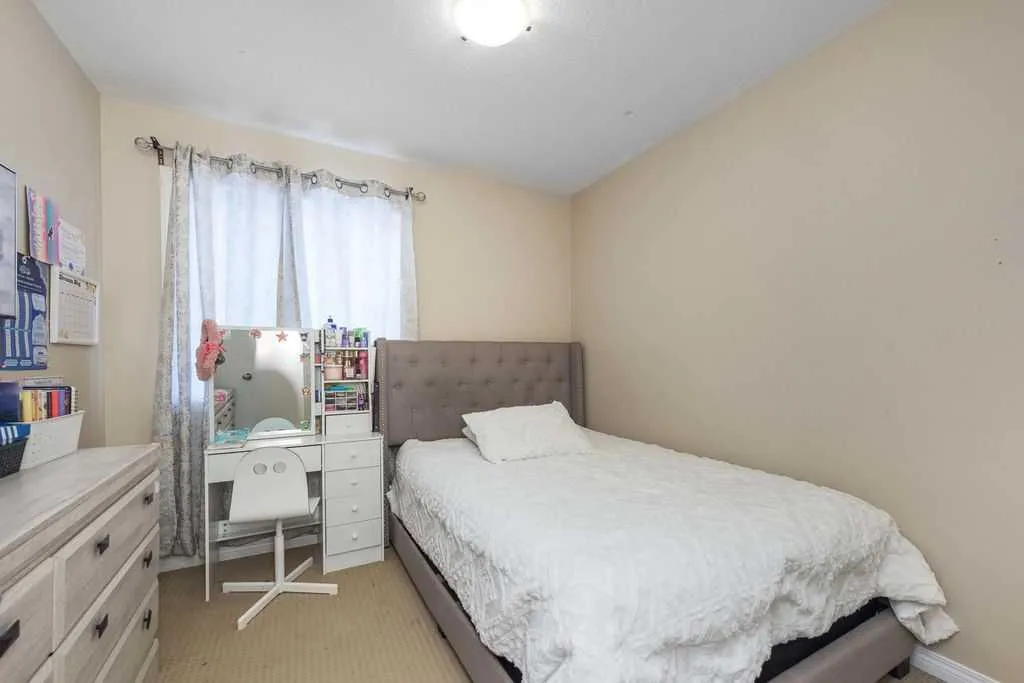 1005 New Brighton Gardens SE Calgary AB T2Z0Y1