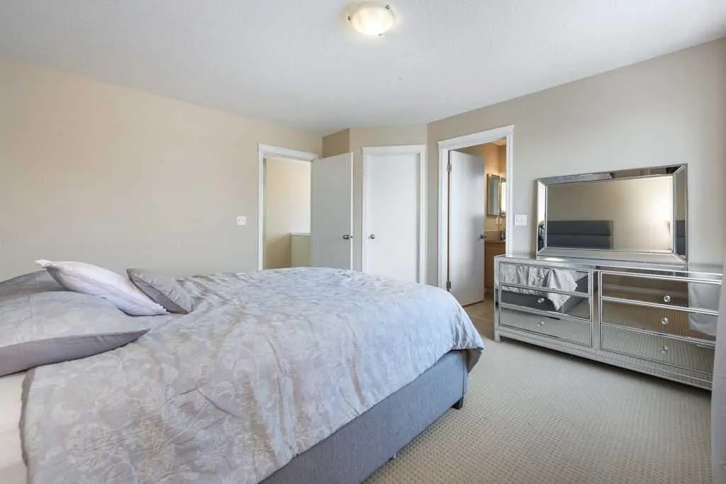1005 New Brighton Gardens SE Calgary AB T2Z0Y1