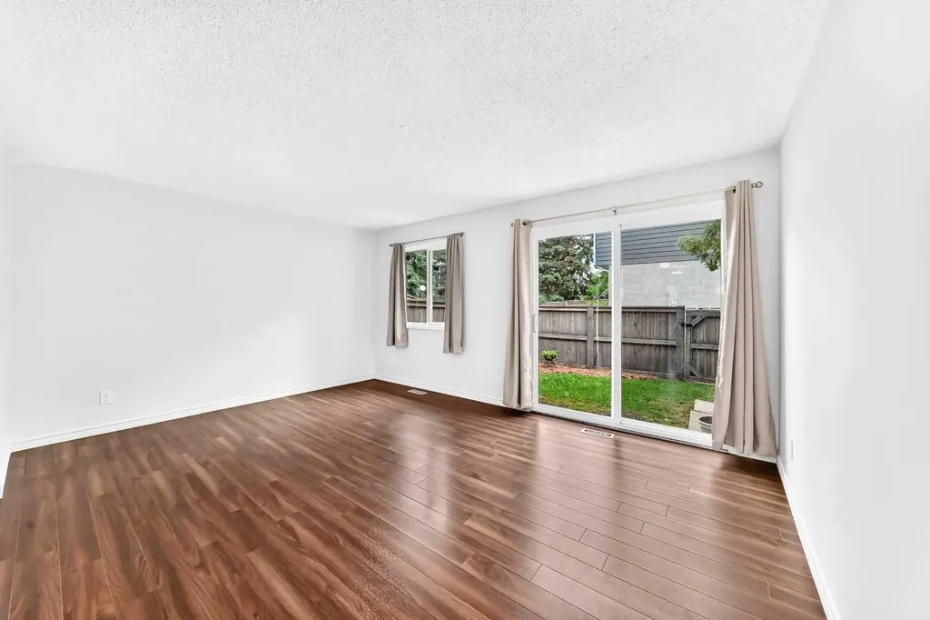 219 90 Avenue SE Calgary AB T2J0A3