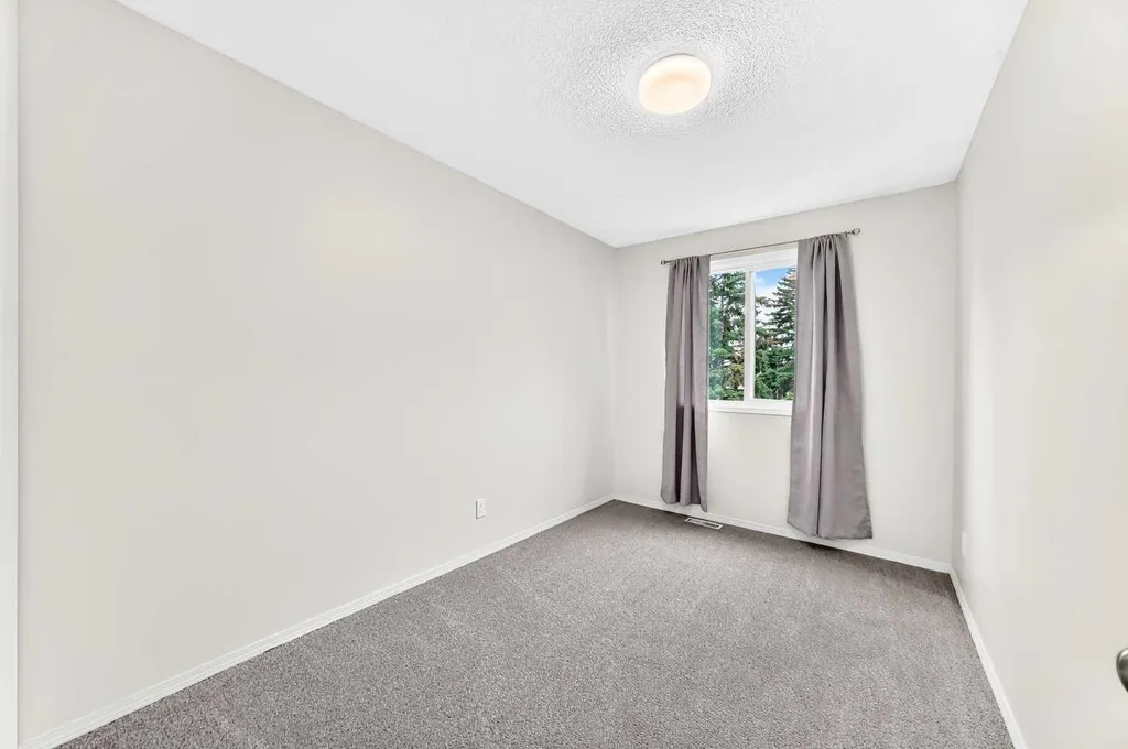 219 90 Avenue SE Calgary AB T2J0A3