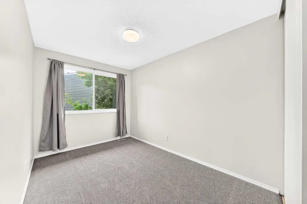 219 90 Avenue SE Calgary AB T2J0A3