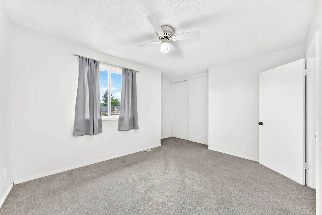 219 90 Avenue SE Calgary AB T2J0A3