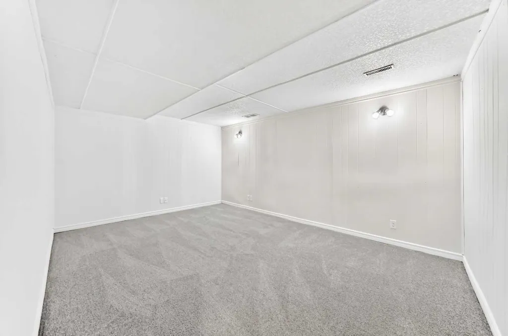 219 90 Avenue SE Calgary AB T2J0A3